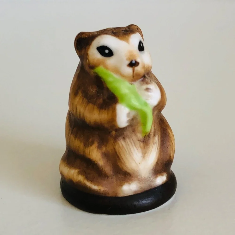 Franklin Mint Porcelain Woodchuck Thimble Friends of the Forest Series Vtg 1980s